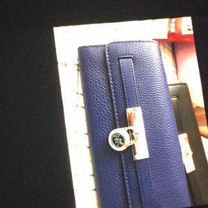 Woman’s original micheal kors wallet